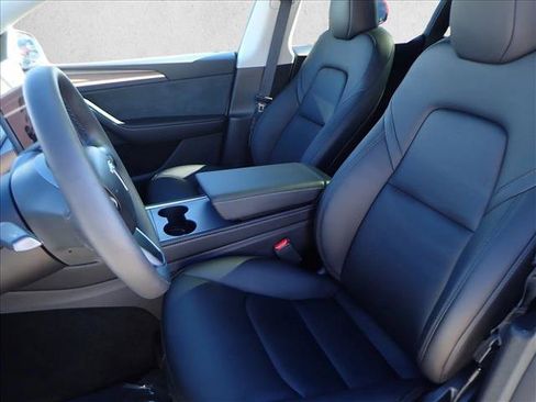 Used 2024 Tesla Model Y Long Range image 11