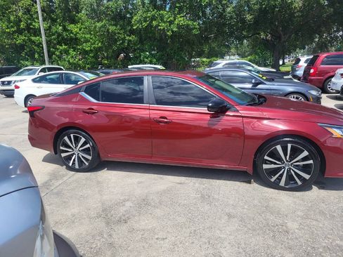 Used 2021 Nissan Altima 2.5 SR w/ SR Premium Package FWD image 9