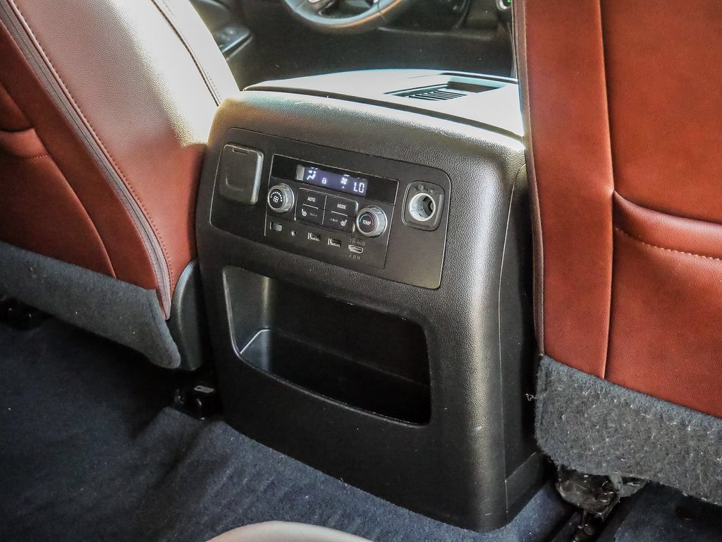 Used 2020 Chevrolet Suburban Premier w/ Premier Plus Edition AWD/4WD image 30
