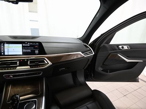 Used 2022 BMW X5 xDrive40i w/ Parking Assistance Package image 32