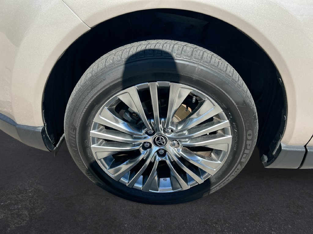Used 2024 Toyota Venza Limited AWD/4WD image 10
