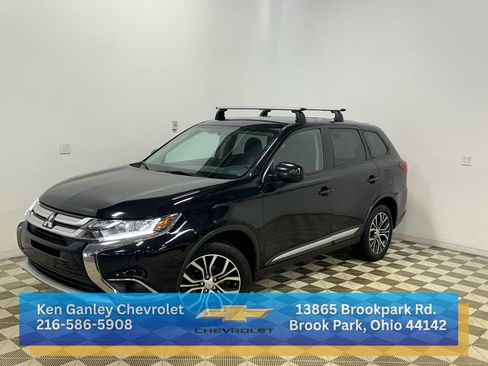 Used 2017 Mitsubishi Outlander ES image 2
