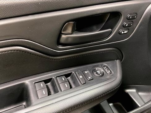 Used 2025 Honda Odyssey Sport-L image 40