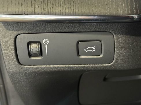 Used 2020 Volvo XC90 T6 Momentum image 22