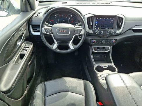 Used 2024 GMC Terrain SLT image 11