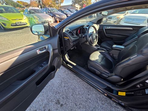 Used 2012 Kia Forte Koup SX w/ Tech Pkg image 12