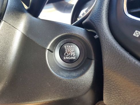 Used 2019 Jeep Compass Latitude FWD image 24
