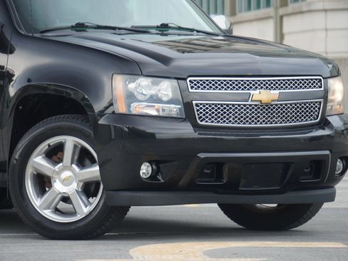 Used 2012 Chevrolet Avalanche LT w/ All-Star Edition image 2
