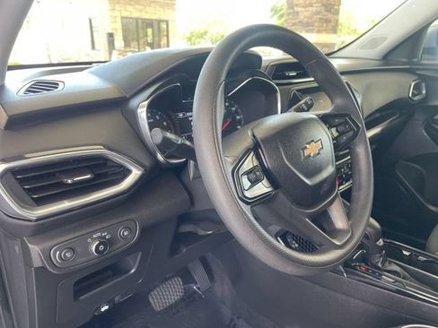 Used 2023 Chevrolet TrailBlazer LT FWD image 10