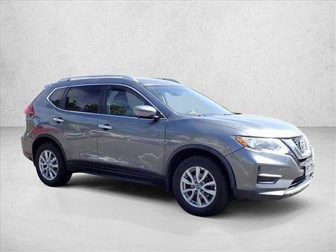 Used 2018 Nissan Rogue SV w/ Premium Package image 5