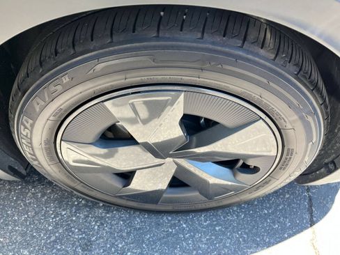 Used 2025 Toyota Prius LE FWD image 28