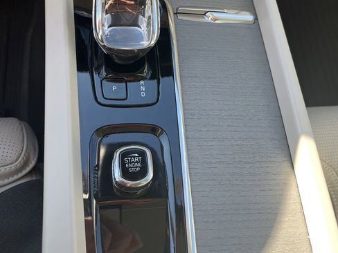 Certified 2023 Volvo XC60 B5 Ultimate w/ Protection Package Premier image 12