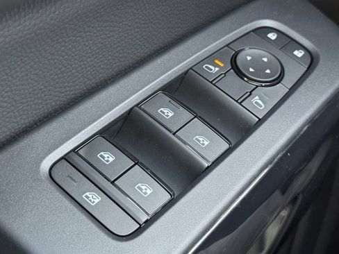 New 2026 Nissan Pathfinder SV image 12