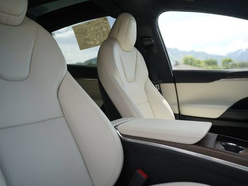 Used 2022 Tesla Model X AWD/4WD image 15