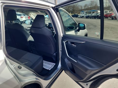 Used 2020 Toyota RAV4 XLE w/ Carpet Mat Package image 29