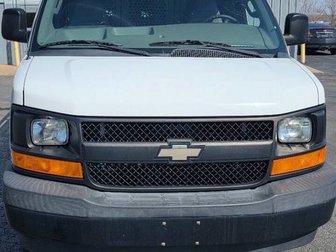 Used 2017 Chevrolet Express 2500 image 2