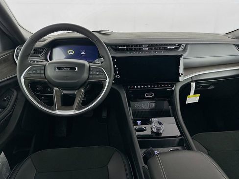 New 2026 Jeep Grand Cherokee Altitude AWD/4WD image 31