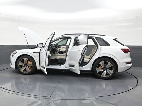 Used 2023 Audi e-tron Premium Plus w/ Premium Plus Package image 30