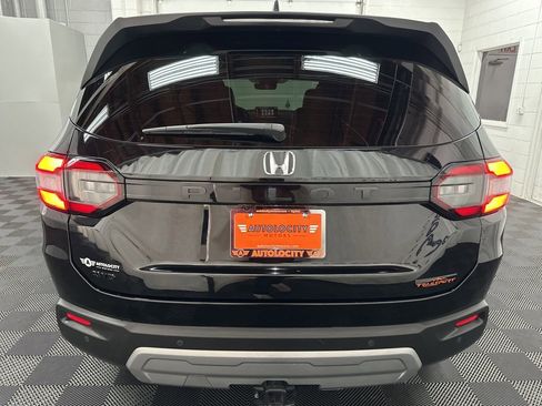 Used 2025 Honda Pilot TrailSport image 9