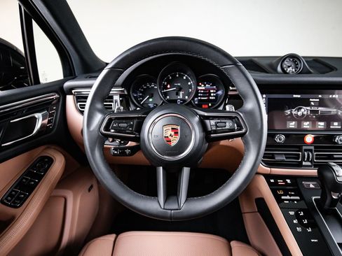 Certified 2026 Porsche Macan AWD/4WD image 25