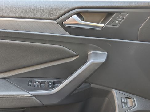 Used 2024 Volkswagen Jetta SE w/ Panoramic Sunroof Package image 16