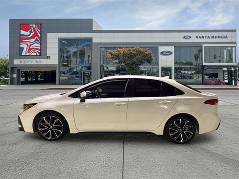 Used 2022 Toyota Corolla SE image 2
