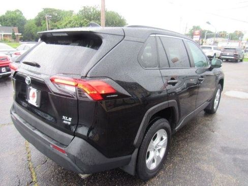 Used 2019 Toyota RAV4 XLE w/ All Weather Liner Package AWD/4WD image 9