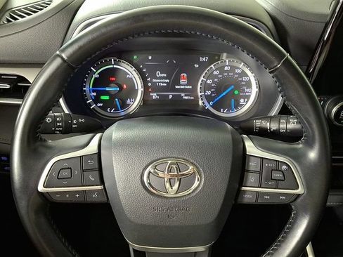 Used 2022 Toyota Highlander XLE AWD/4WD image 20