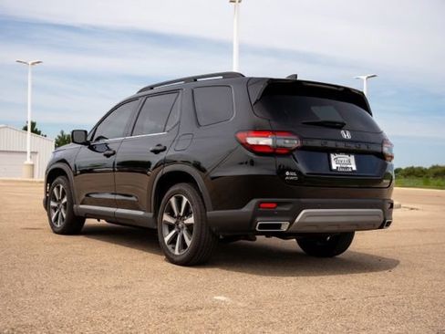 Used 2025 Honda Pilot Touring image 5