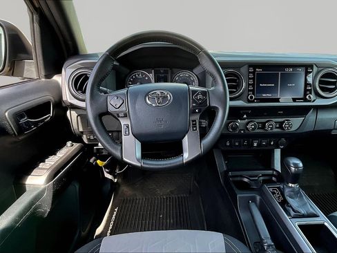 Used 2020 Toyota Tacoma TRD Sport w/ Technology Package image 8