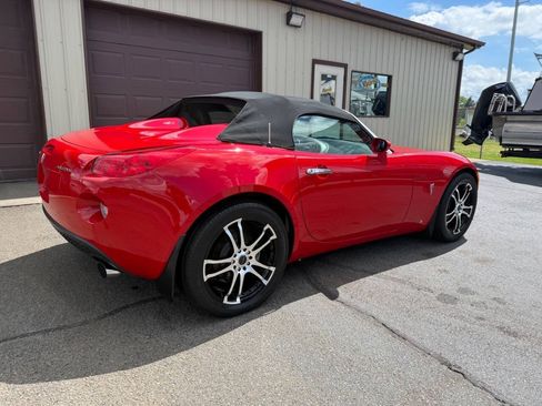 Used 2006 Pontiac Solstice Convertible w/ Premium Package RWD image 12