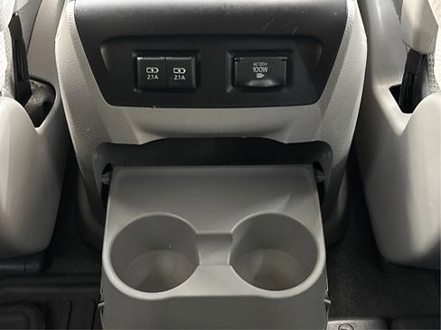 Used 2020 Toyota Sienna LE image 28