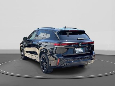 Used 2025 Volkswagen Tiguan SE R-Line FWD image 3