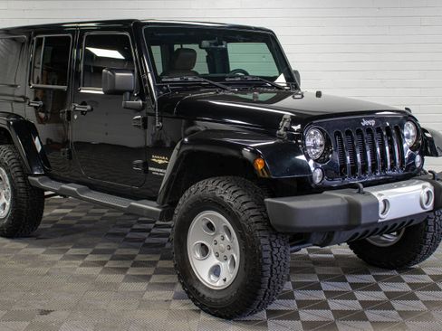 Used 2015 Jeep Wrangler Unlimited Sahara w/ Max Tow Package AWD/4WD image 1