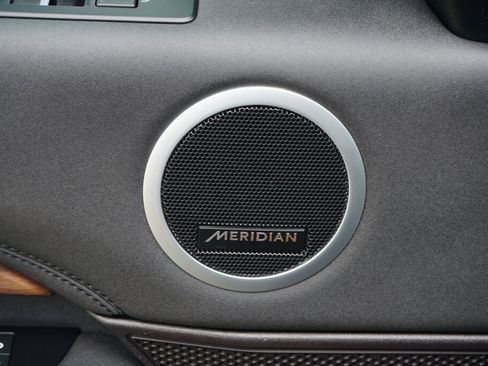 Used 2018 Land Rover Discovery HSE image 13