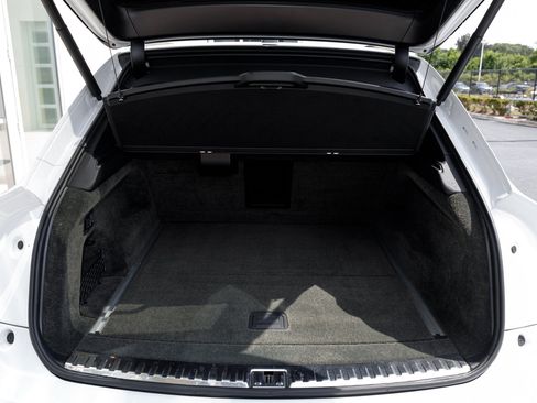 Certified 2023 Bentley Bentayga Extended Wheelbase AWD/4WD image 32