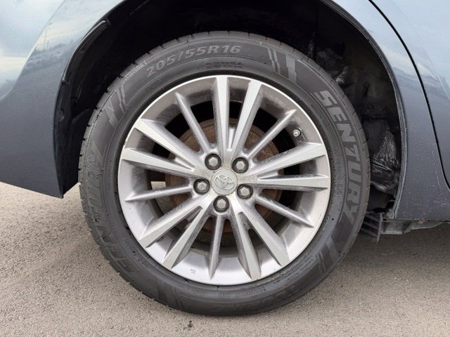 Used 2015 Toyota Corolla LE FWD image 8