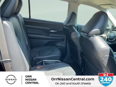 Used 2026 Toyota Grand Highlander AWD image 12