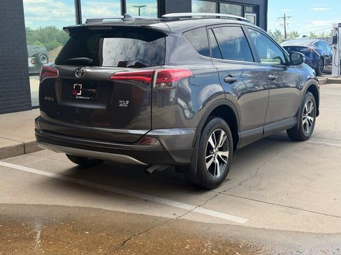 Used 2018 Toyota RAV4 XLE AWD/4WD image 10