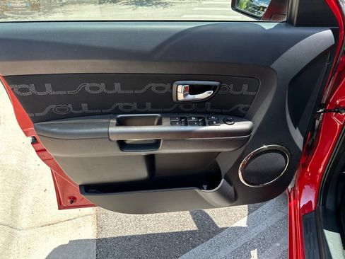 Used 2013 Kia Soul + w/ Audio Pkg FWD image 15