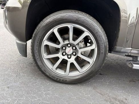 Used 2019 GMC Canyon Denali RWD image 9