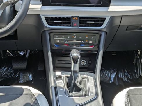 New 2026 Volkswagen Taos SE FWD image 19