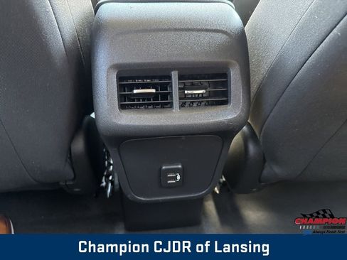 Used 2022 Chevrolet Equinox LT AWD/4WD image 36