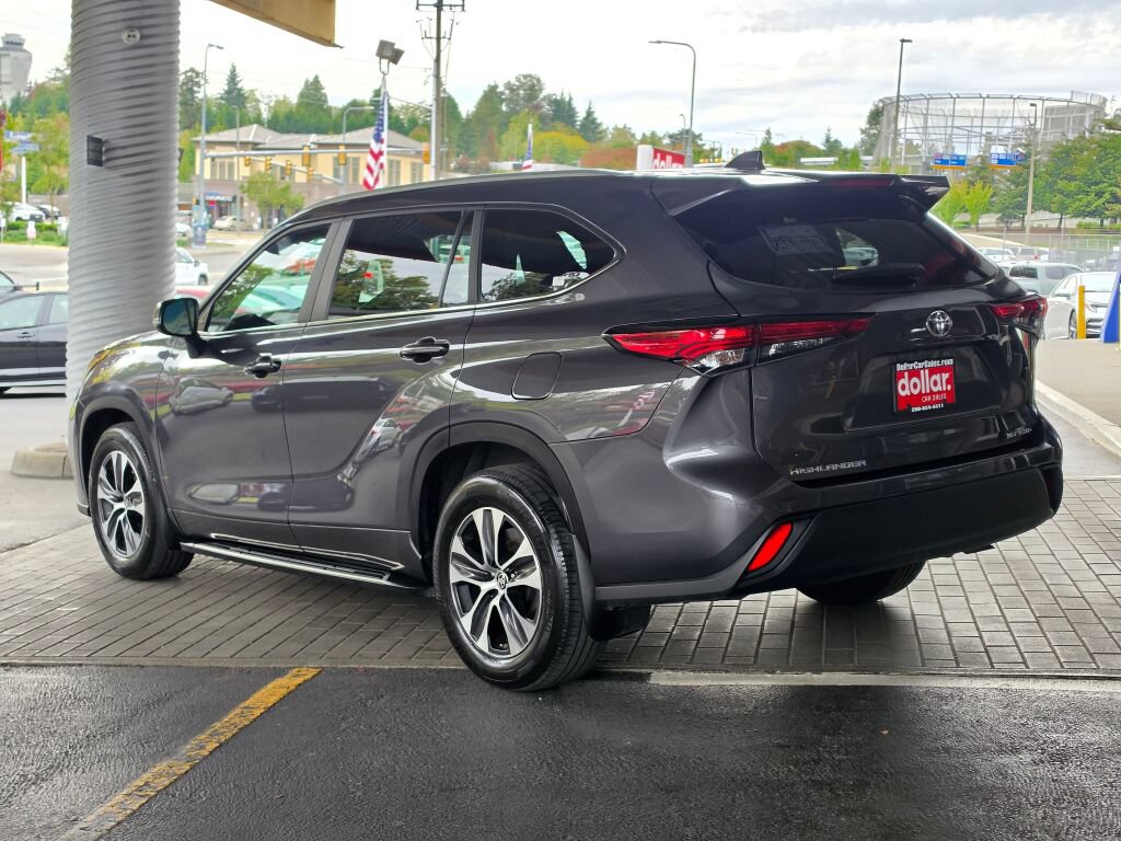 Used 2023 Toyota Highlander XLE AWD/4WD image 7