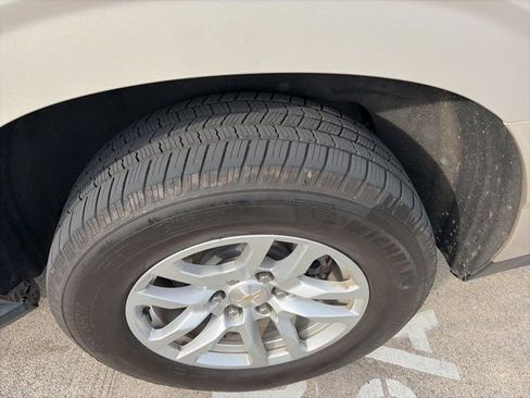 Used 2022 Chevrolet Tahoe LT w/ Luxury Package AWD/4WD image 4