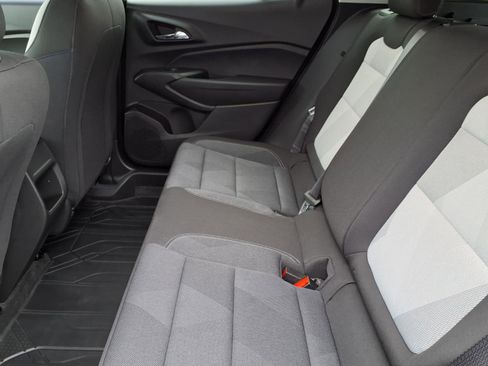 Used 2025 Chevrolet Trax LS w/ LS Convenience Package image 11