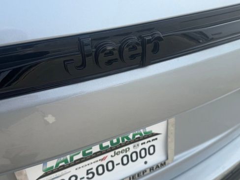 Certified 2025 Jeep Grand Cherokee Limited w/ Black Appearance Package image 35