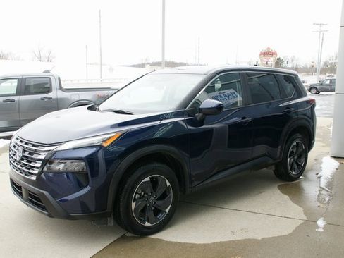 Used 2024 Nissan Rogue SV image 5