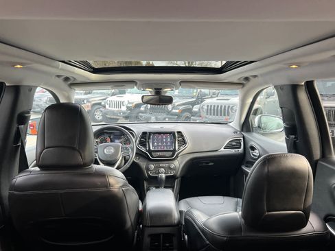 Used 2019 Jeep Cherokee Limited image 40