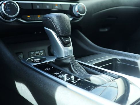 Used 2025 Nissan Sentra SV image 50